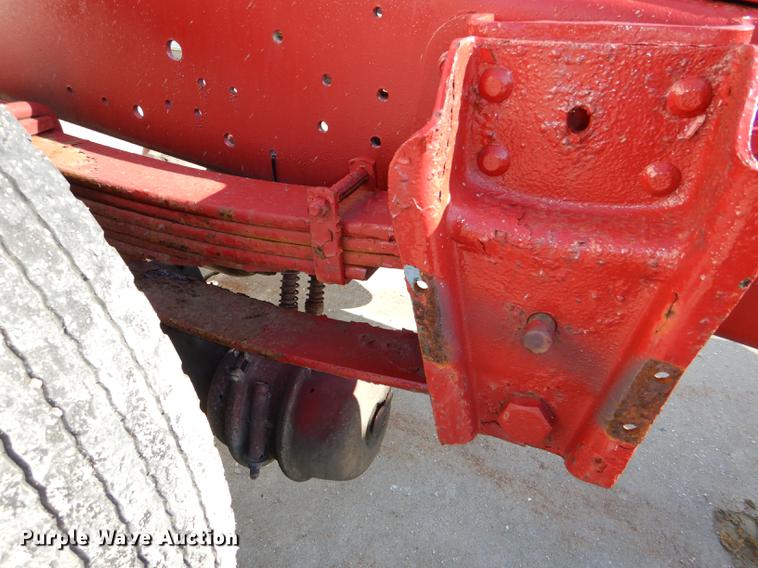 image for item DE0093 1986 International S1600 truck cab and chassis