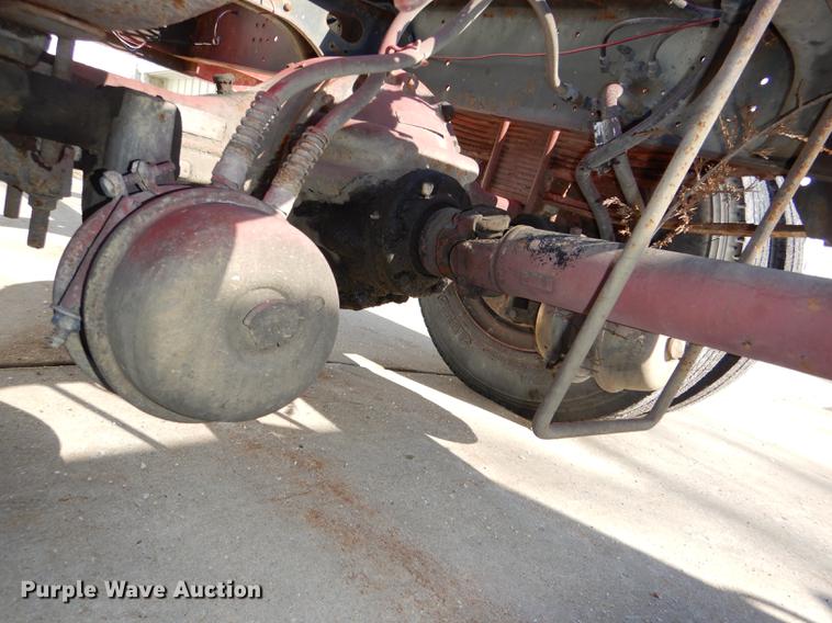 image for item DE0093 1986 International S1600 truck cab and chassis