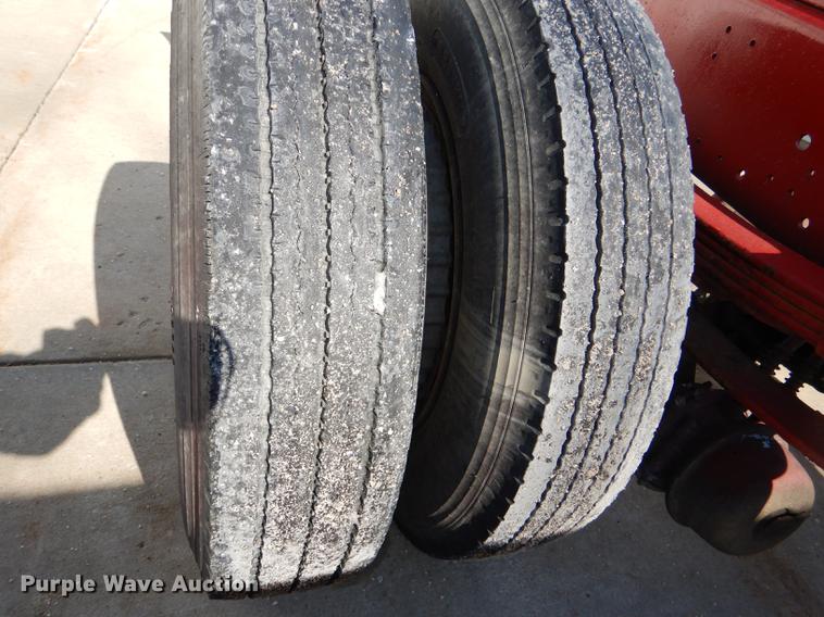 image for item DE0093 1986 International S1600 truck cab and chassis