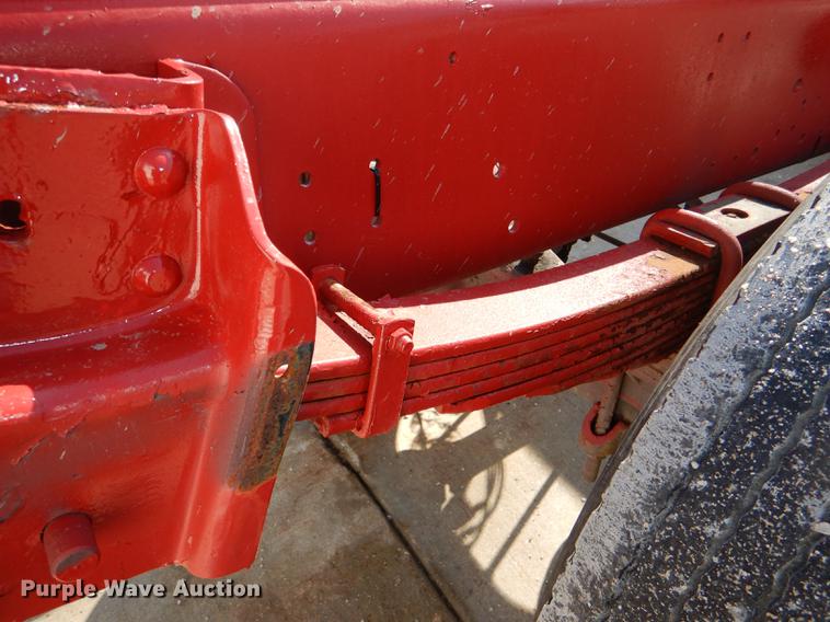 image for item DE0093 1986 International S1600 truck cab and chassis