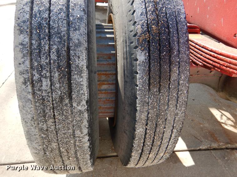 image for item DE0093 1986 International S1600 truck cab and chassis