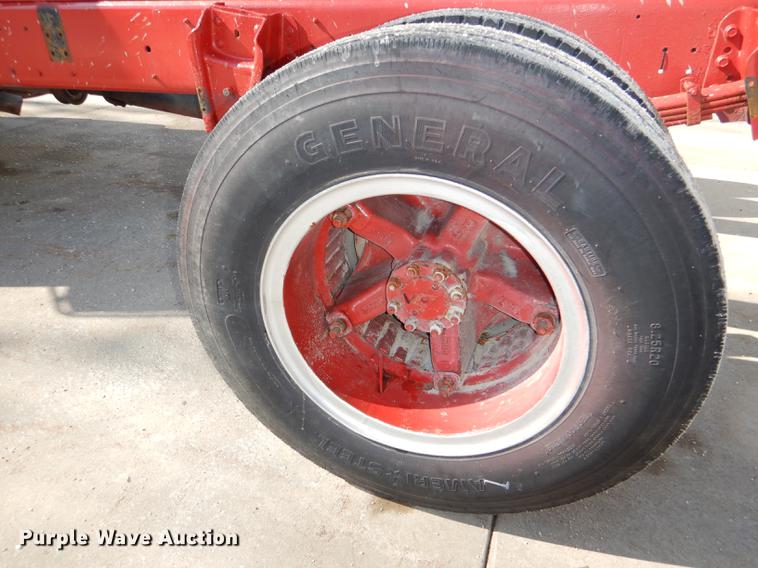 image for item DE0093 1986 International S1600 truck cab and chassis