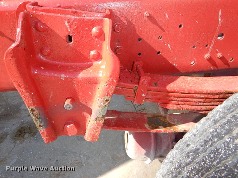 image for item DE0093 1986 International S1600 truck cab and chassis