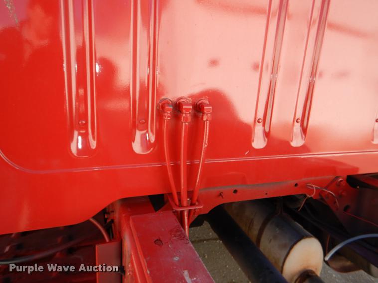 image for item DE0093 1986 International S1600 truck cab and chassis