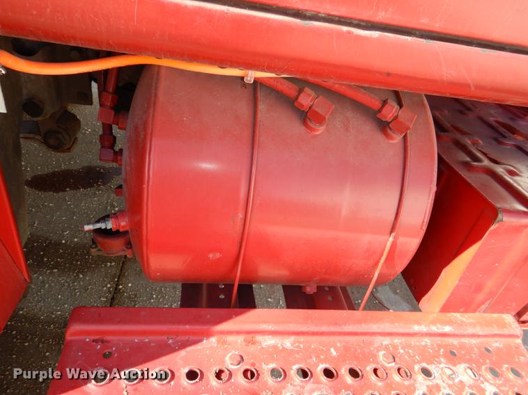 image for item DE0093 1986 International S1600 truck cab and chassis