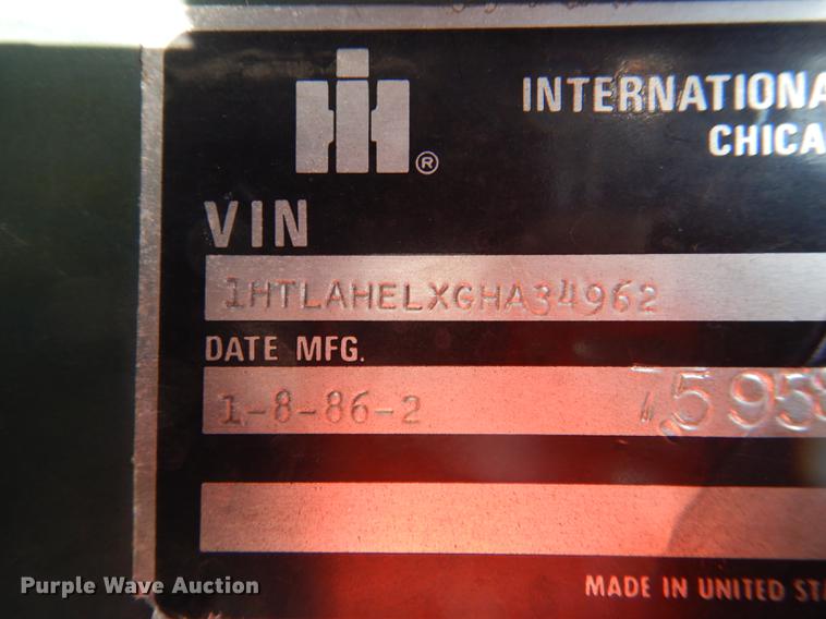 image for item DE0093 1986 International S1600 truck cab and chassis