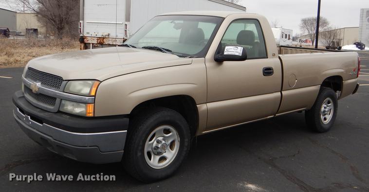 image for item DE0133 2004 Chevrolet Silverado 1500 pickup truck