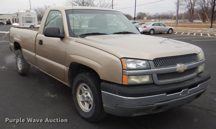image for item DE0133 2004 Chevrolet Silverado 1500 pickup truck