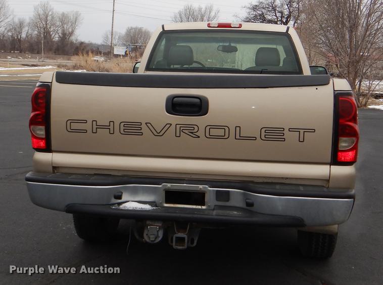 image for item DE0133 2004 Chevrolet Silverado 1500 pickup truck
