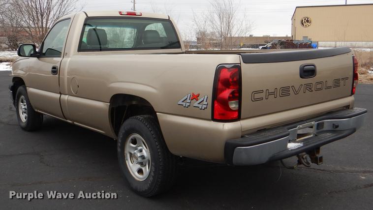 image for item DE0133 2004 Chevrolet Silverado 1500 pickup truck
