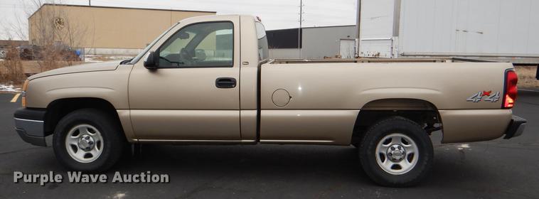 image for item DE0133 2004 Chevrolet Silverado 1500 pickup truck