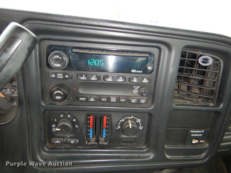 image for item DE0133 2004 Chevrolet Silverado 1500 pickup truck