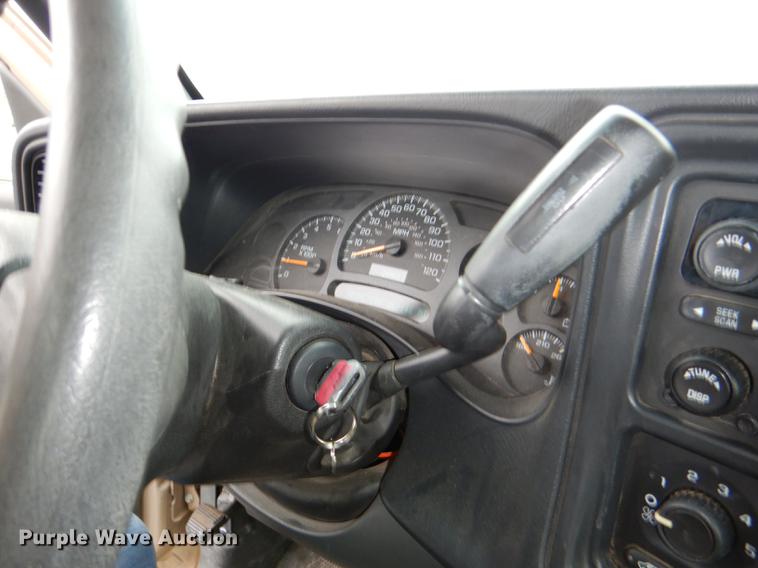 image for item DE0133 2004 Chevrolet Silverado 1500 pickup truck