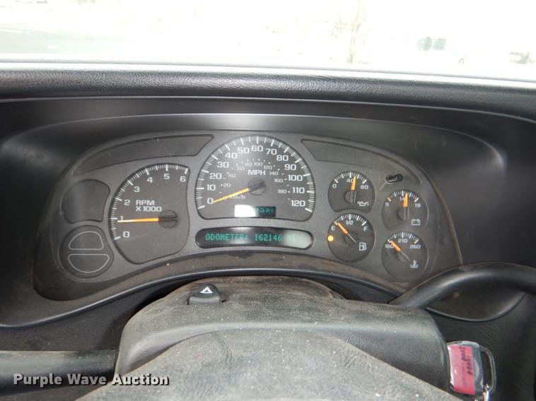 image for item DE0133 2004 Chevrolet Silverado 1500 pickup truck