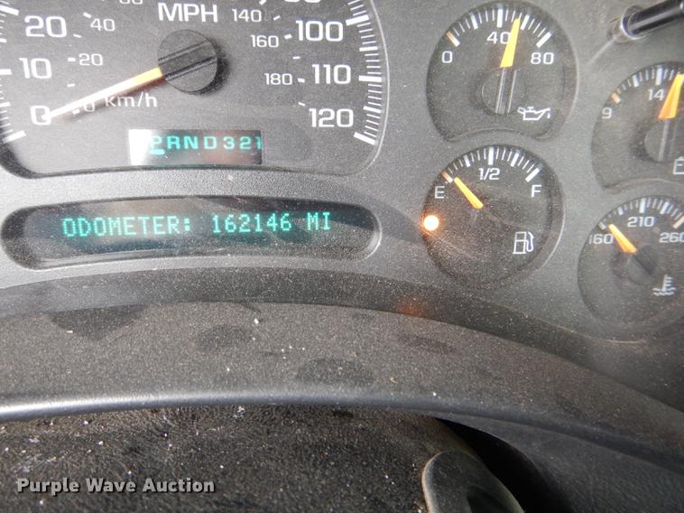 image for item DE0133 2004 Chevrolet Silverado 1500 pickup truck