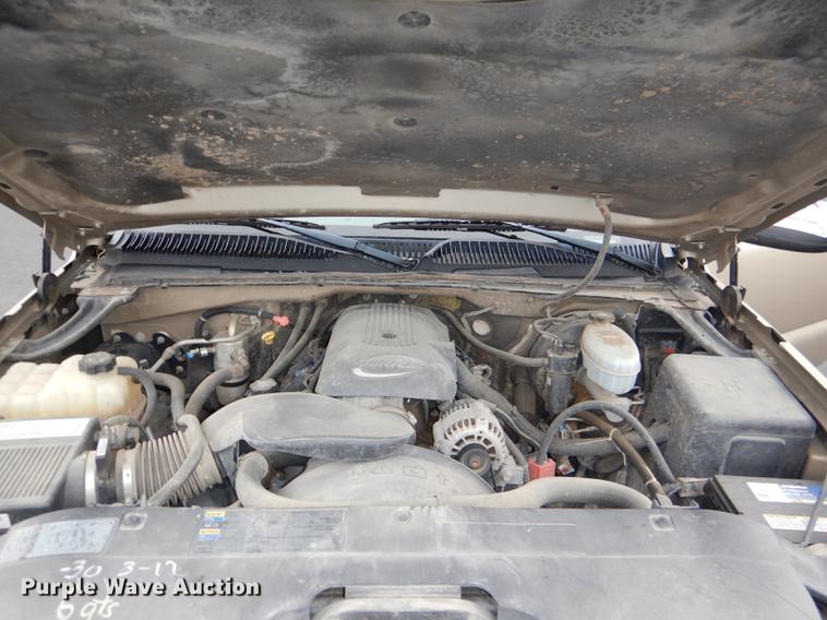 image for item DE0133 2004 Chevrolet Silverado 1500 pickup truck