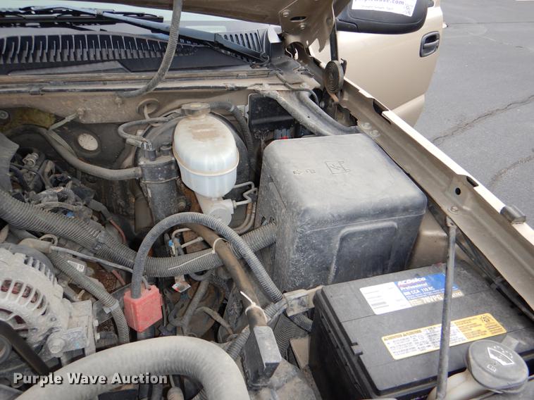 image for item DE0133 2004 Chevrolet Silverado 1500 pickup truck