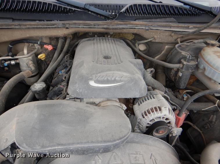 image for item DE0133 2004 Chevrolet Silverado 1500 pickup truck