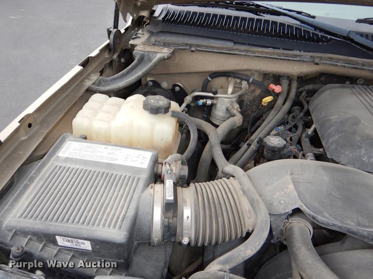 image for item DE0133 2004 Chevrolet Silverado 1500 pickup truck