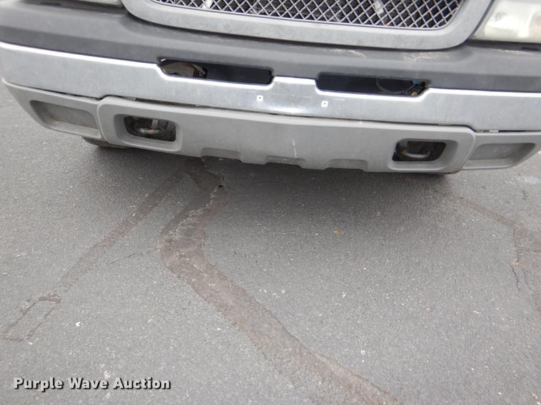 image for item DE0133 2004 Chevrolet Silverado 1500 pickup truck