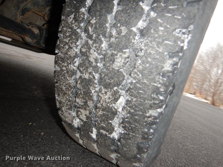 image for item DE0133 2004 Chevrolet Silverado 1500 pickup truck