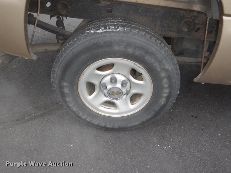 image for item DE0133 2004 Chevrolet Silverado 1500 pickup truck