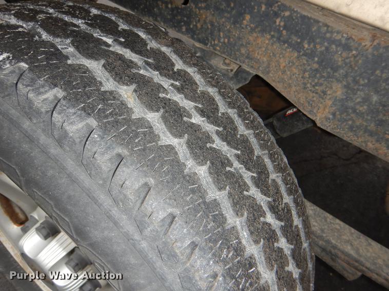 image for item DE0133 2004 Chevrolet Silverado 1500 pickup truck