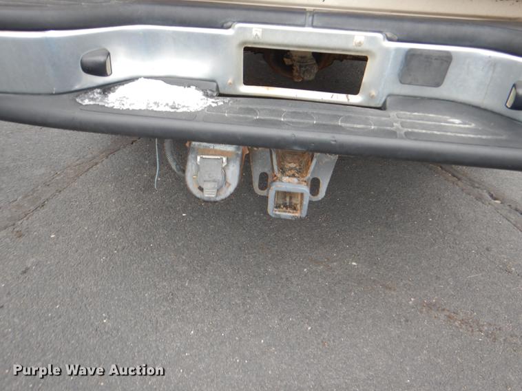 image for item DE0133 2004 Chevrolet Silverado 1500 pickup truck