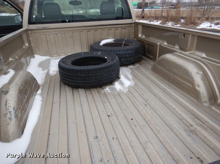 image for item DE0133 2004 Chevrolet Silverado 1500 pickup truck