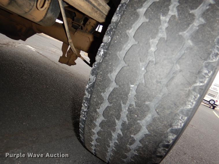 image for item DE0133 2004 Chevrolet Silverado 1500 pickup truck