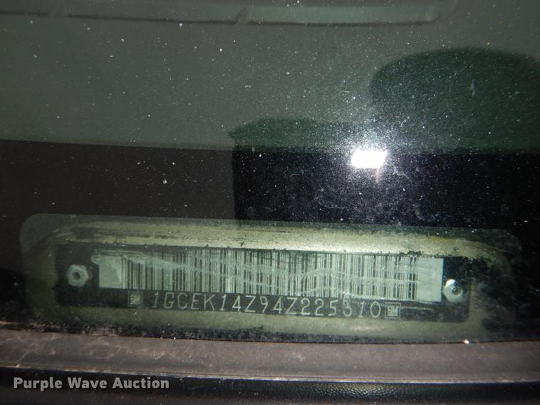 image for item DE0133 2004 Chevrolet Silverado 1500 pickup truck