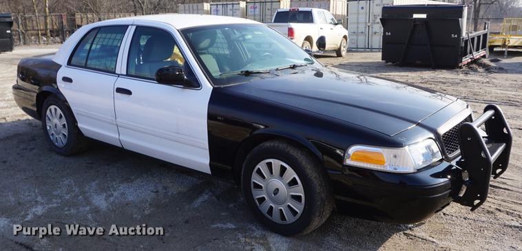 image for item DE3391 2011 Ford Crown Victoria Police Interceptor