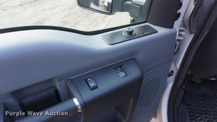 image for item DE3393 2012 Ford F350 Super Duty SuperCab animal control pickup truck