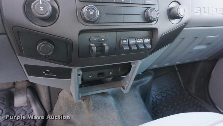 image for item DE3393 2012 Ford F350 Super Duty SuperCab animal control pickup truck