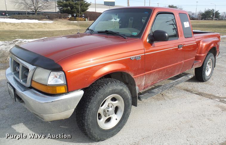 image for item DF7108 1999 Ford Ranger SuperCab pickup truck
