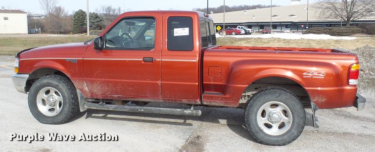 image for item DF7108 1999 Ford Ranger SuperCab pickup truck