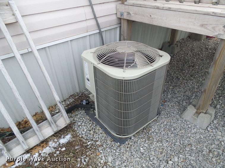 image for item DF7109 2005 mobile home