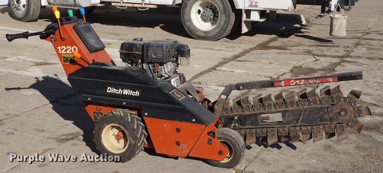 image for item DF7631 1996 Ditch Witch 1220 trencher