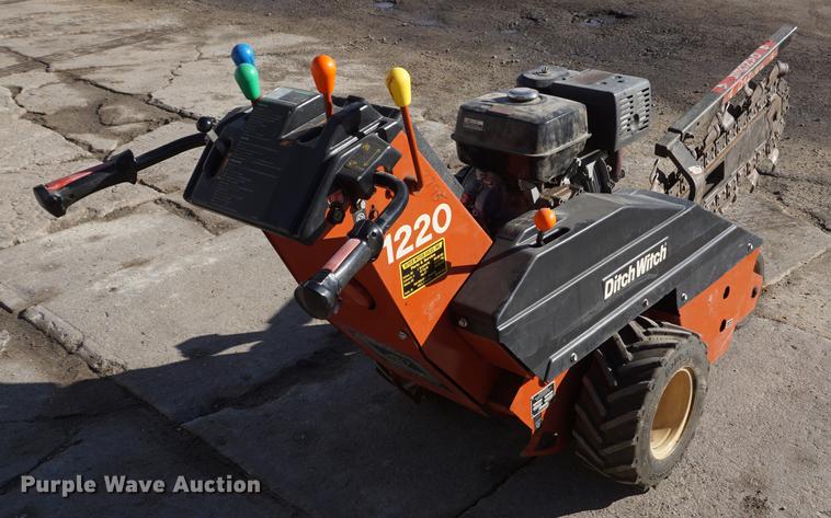 image for item DF7631 1996 Ditch Witch 1220 trencher