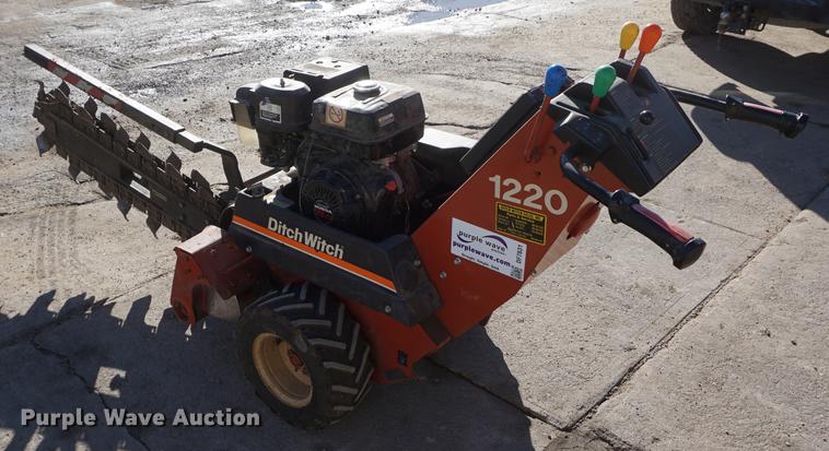image for item DF7631 1996 Ditch Witch 1220 trencher
