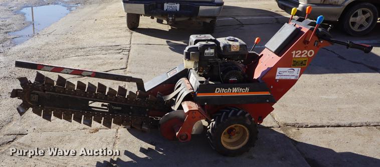 image for item DF7631 1996 Ditch Witch 1220 trencher