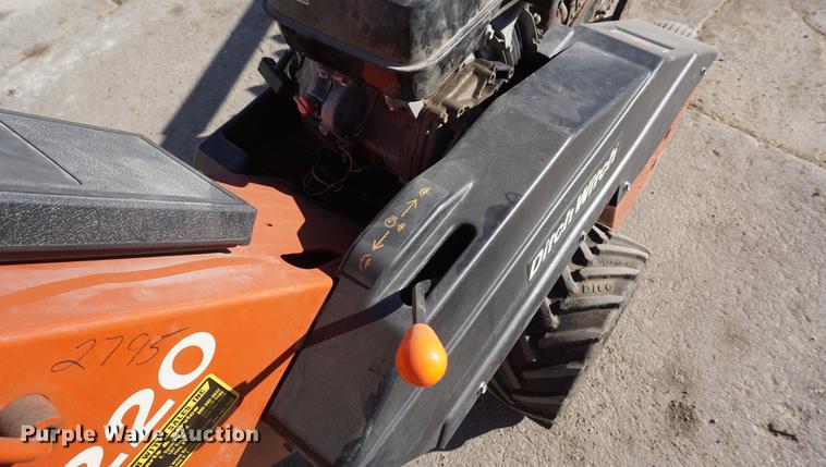 image for item DF7631 1996 Ditch Witch 1220 trencher