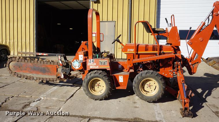 image for item DF7632 1998 Ditch Witch 3700 trencher