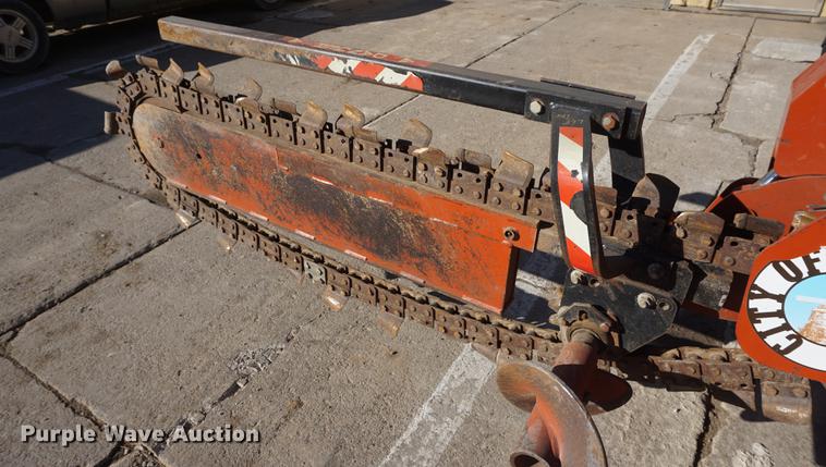 image for item DF7632 1998 Ditch Witch 3700 trencher