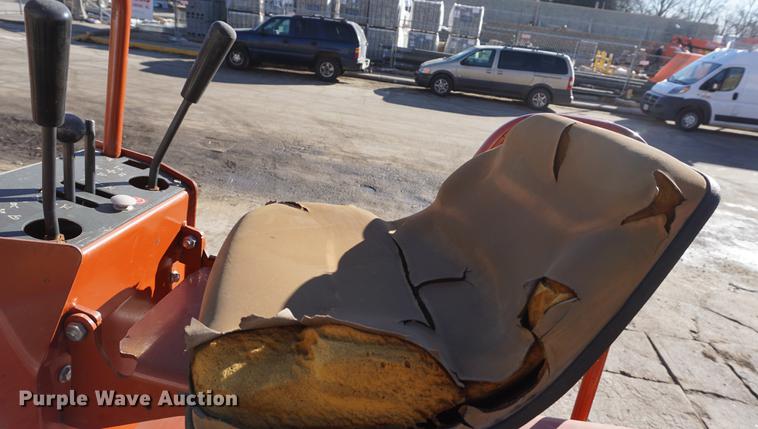 image for item DF7632 1998 Ditch Witch 3700 trencher