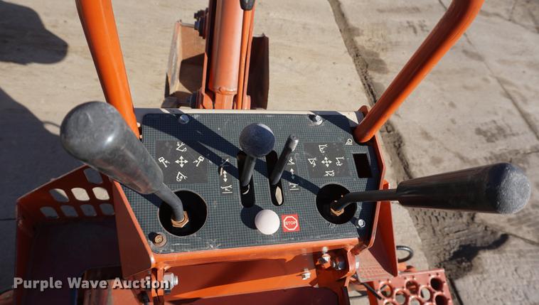 image for item DF7632 1998 Ditch Witch 3700 trencher