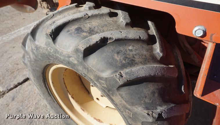 image for item DF7632 1998 Ditch Witch 3700 trencher