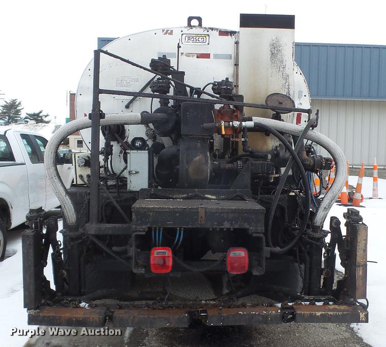 image for item DF7635 1997 International 4900 oil distributor truck