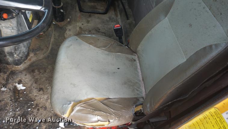 image for item DF7635 1997 International 4900 oil distributor truck