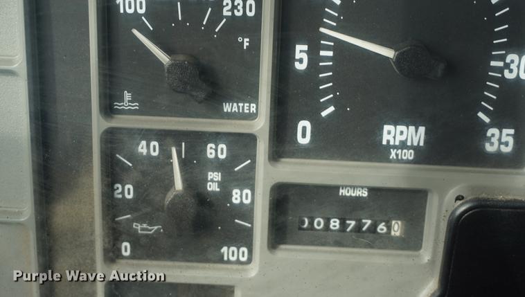 image for item DF7635 1997 International 4900 oil distributor truck